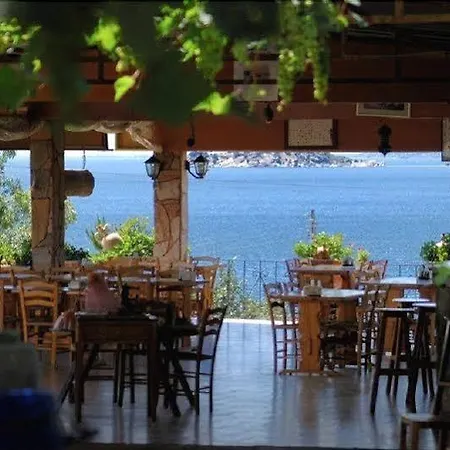 Guest house Selenes 3*